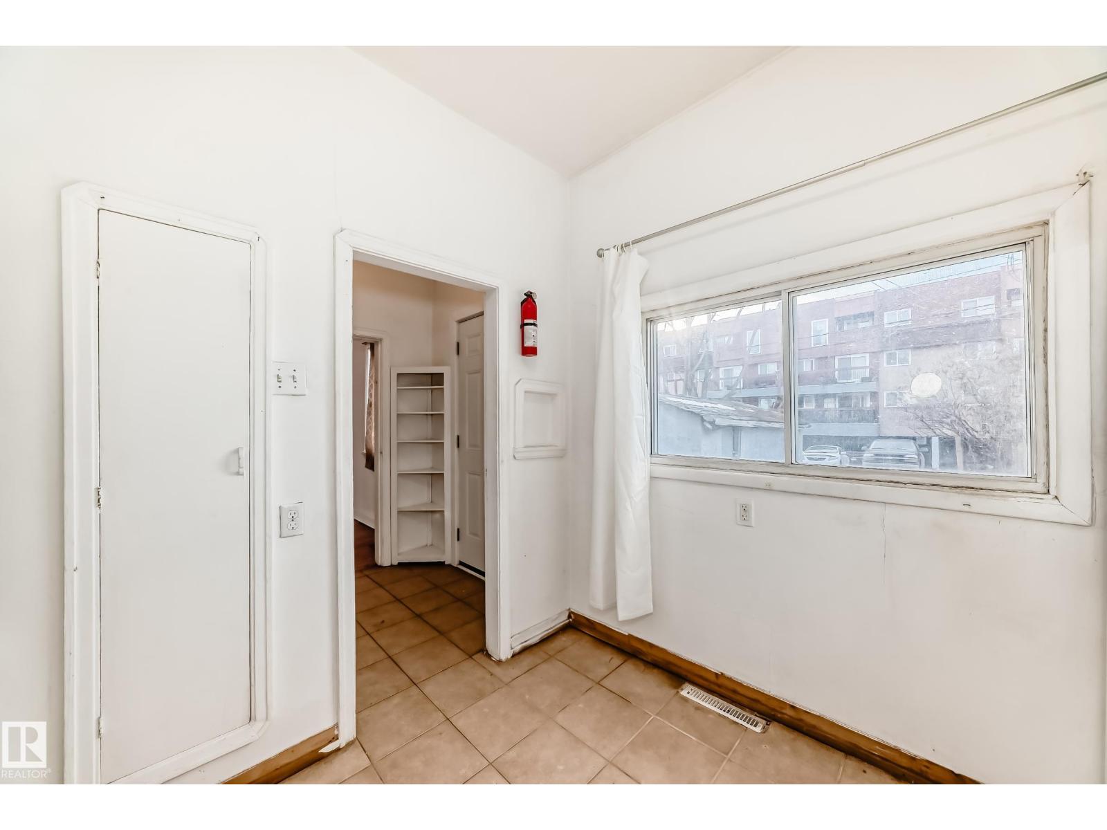 Additional image 4 of 10564 92 Street NW, Edmonton, AB, T5H1T9