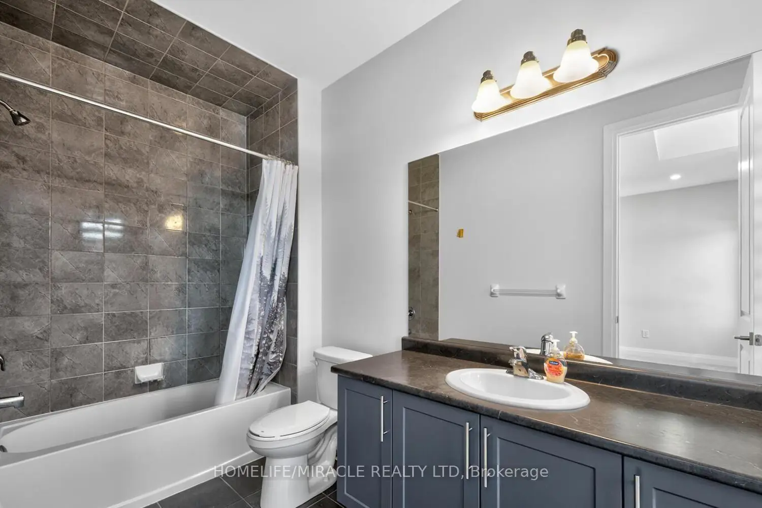 Additional image 16 of 1032 Edinburgh Drive