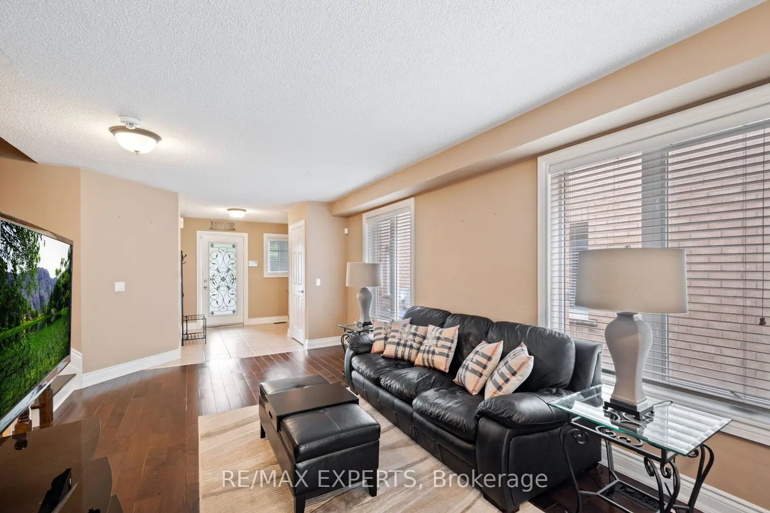 118 Senator Way photo 3