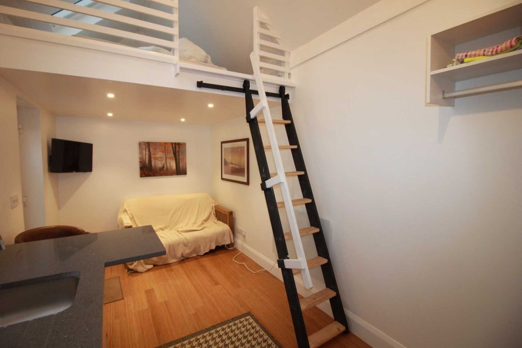 Additional image 6 of Detached house to rentHibbert Street, Luton LU1