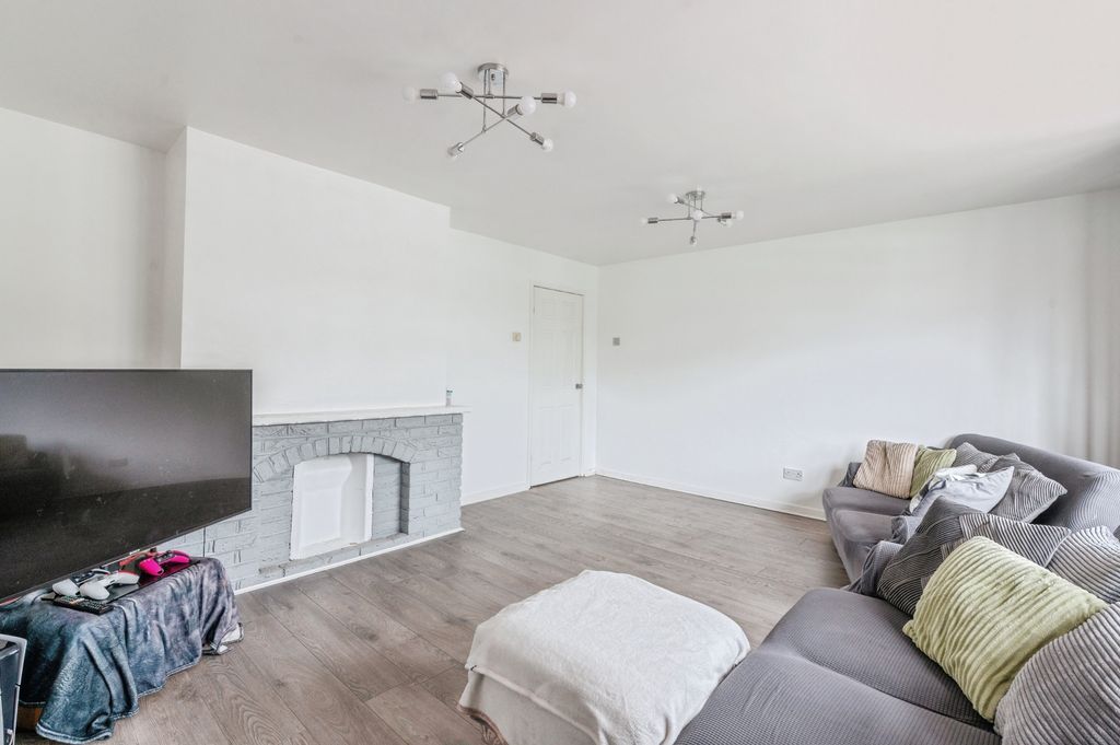 Additional image 7 of 4 bed semi-detached house for saleSandown Road, Wickford SS11