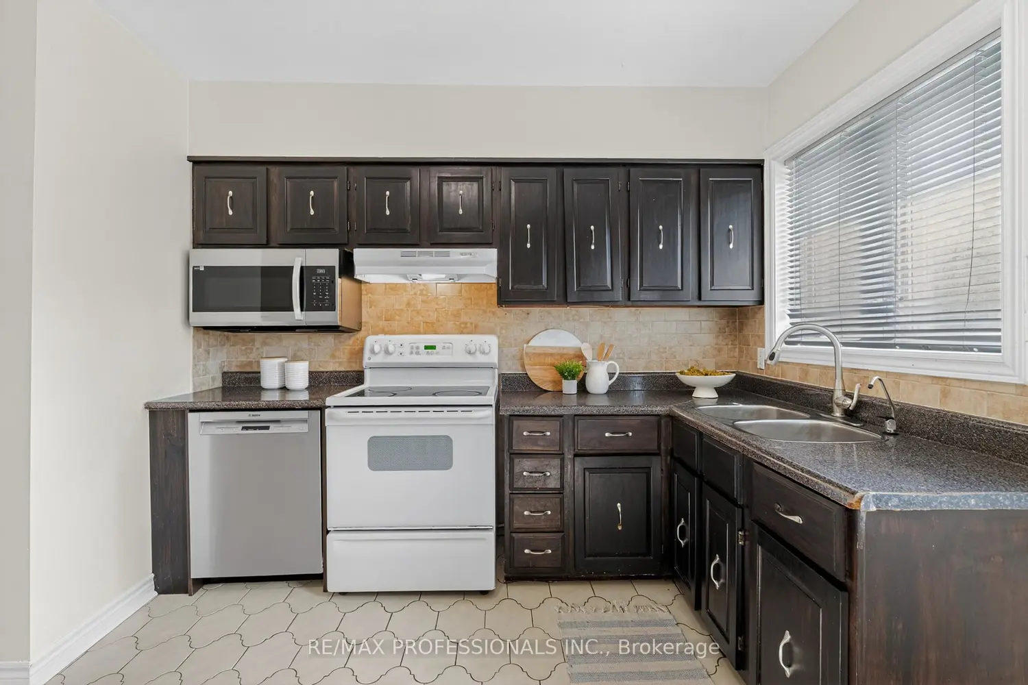 278 Caledonia Road photo 5