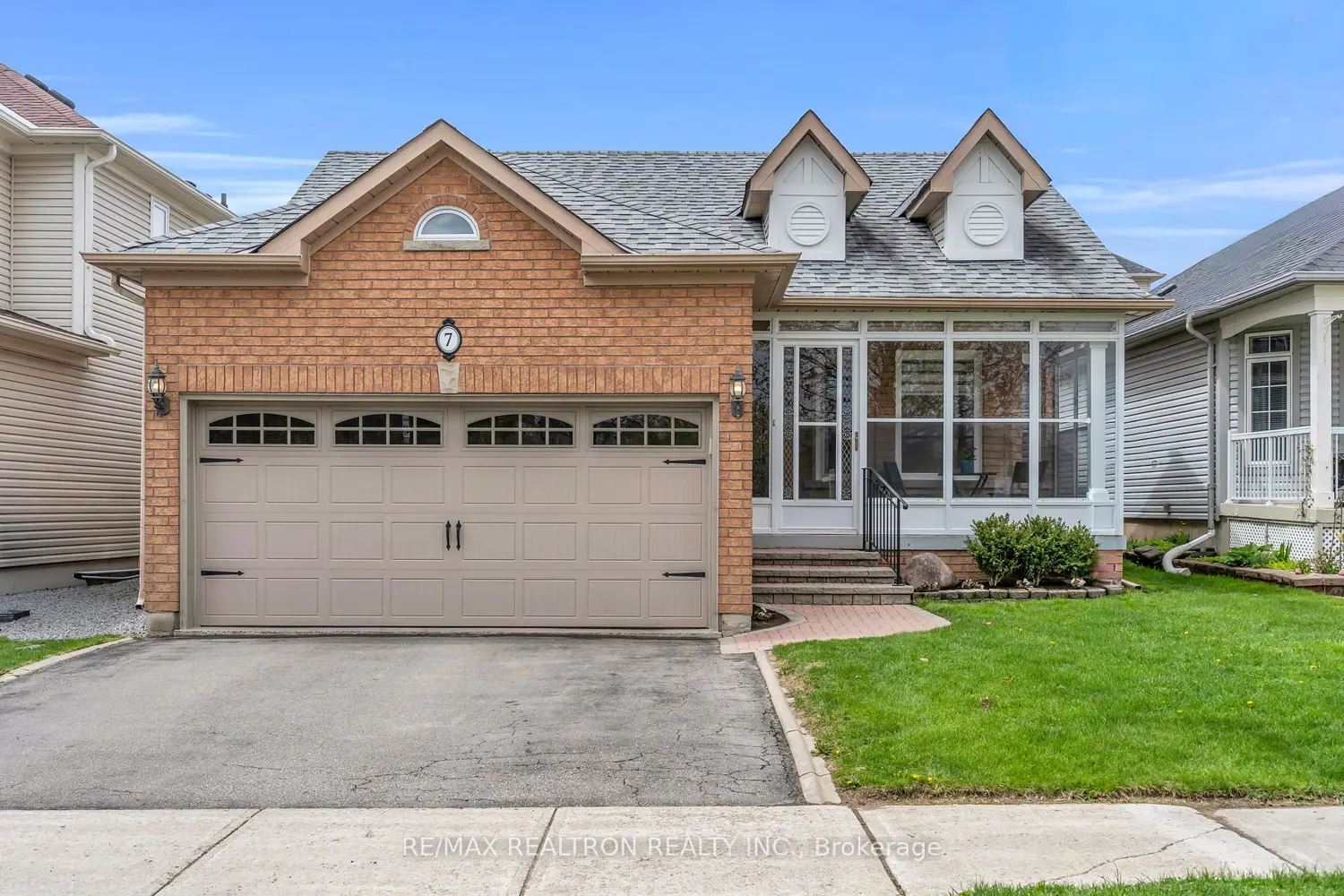 7 Thornlodge Drive photo 2