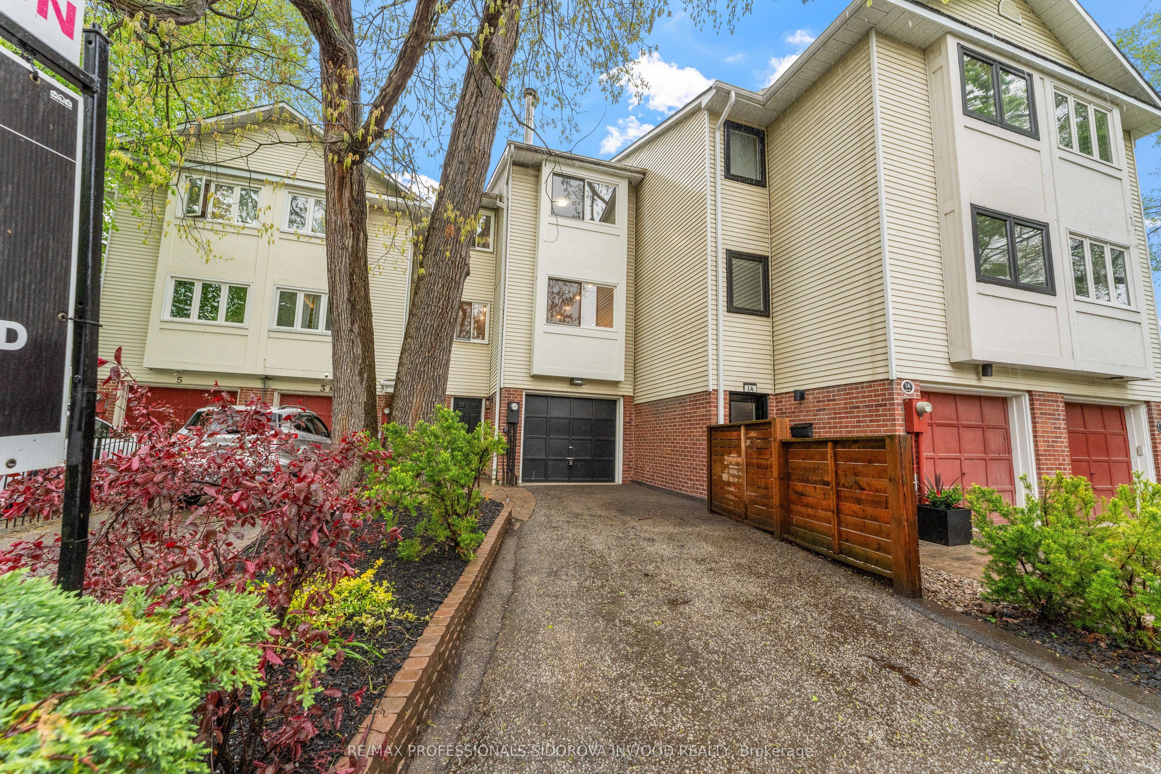 3 Laws Street, Toronto, ON, M6P 2Y8
