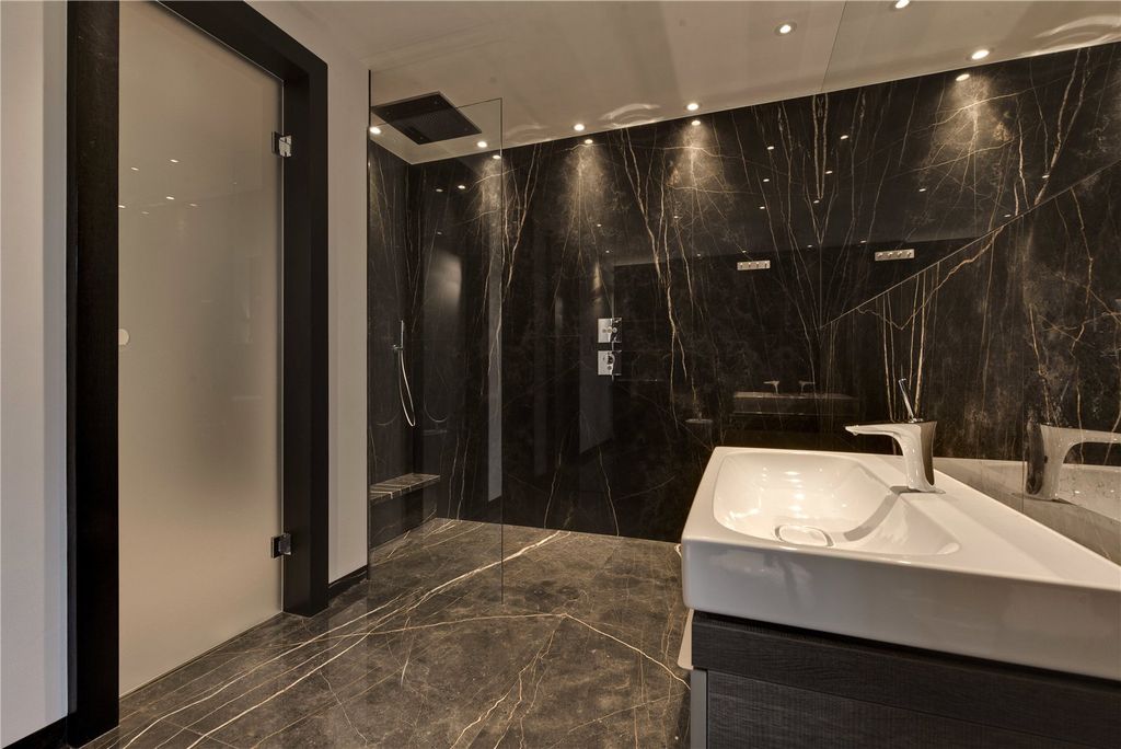 Additional image 12 of 6 bed detached house to rentHorseshoe Ridge, Camp End Road, Weybridge, Surrey KT13