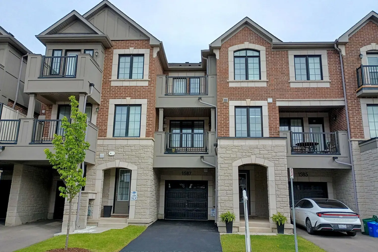 1587 Moira Crescent