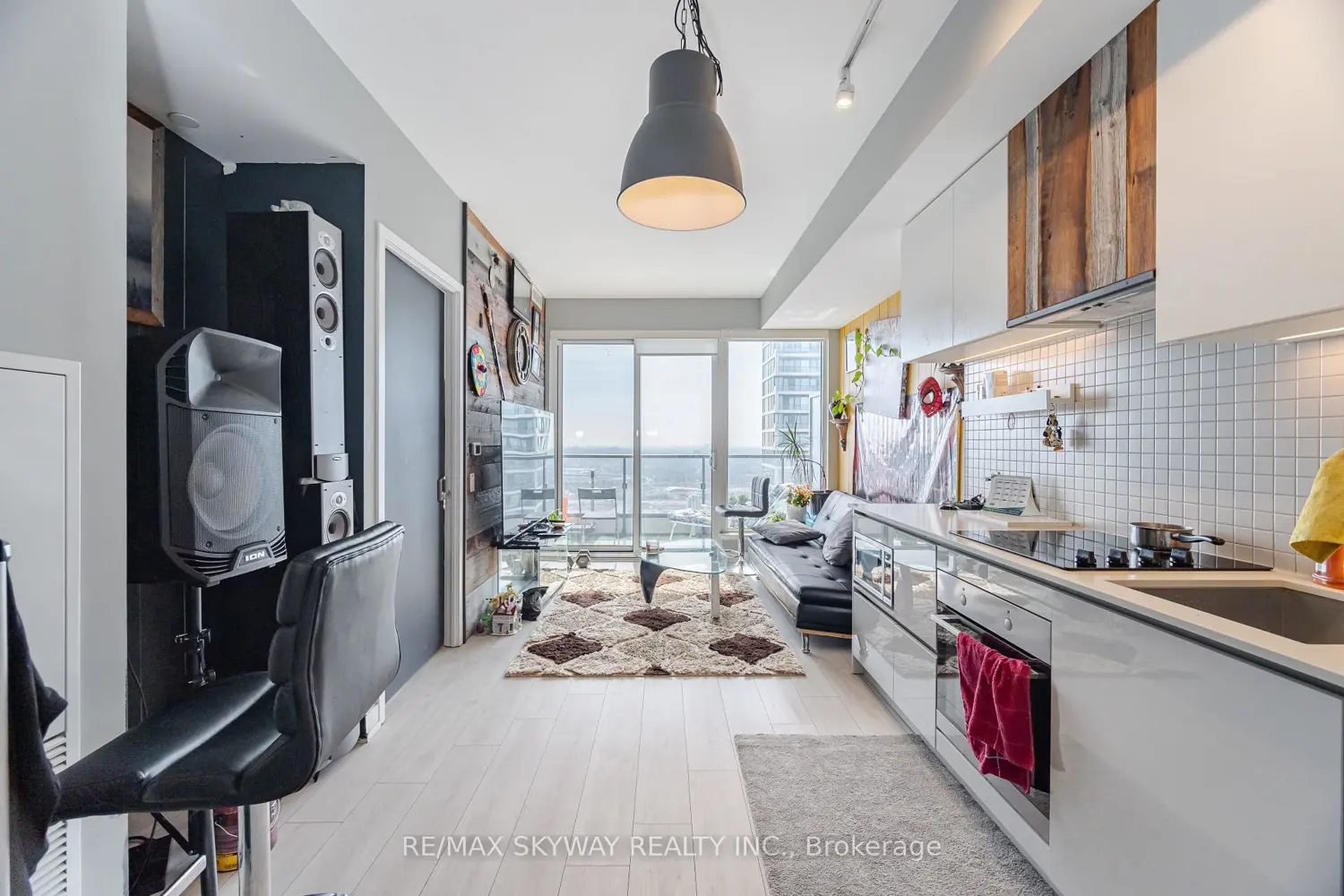 Additional image 8 of 898 Portage Parkway 5605