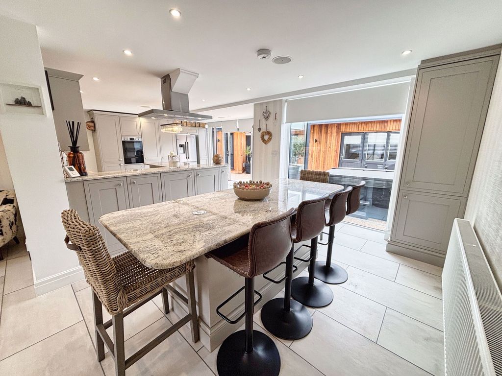 Additional image 10 of 4 bed detached house for saleCarlton Place, Porthcawl CF36