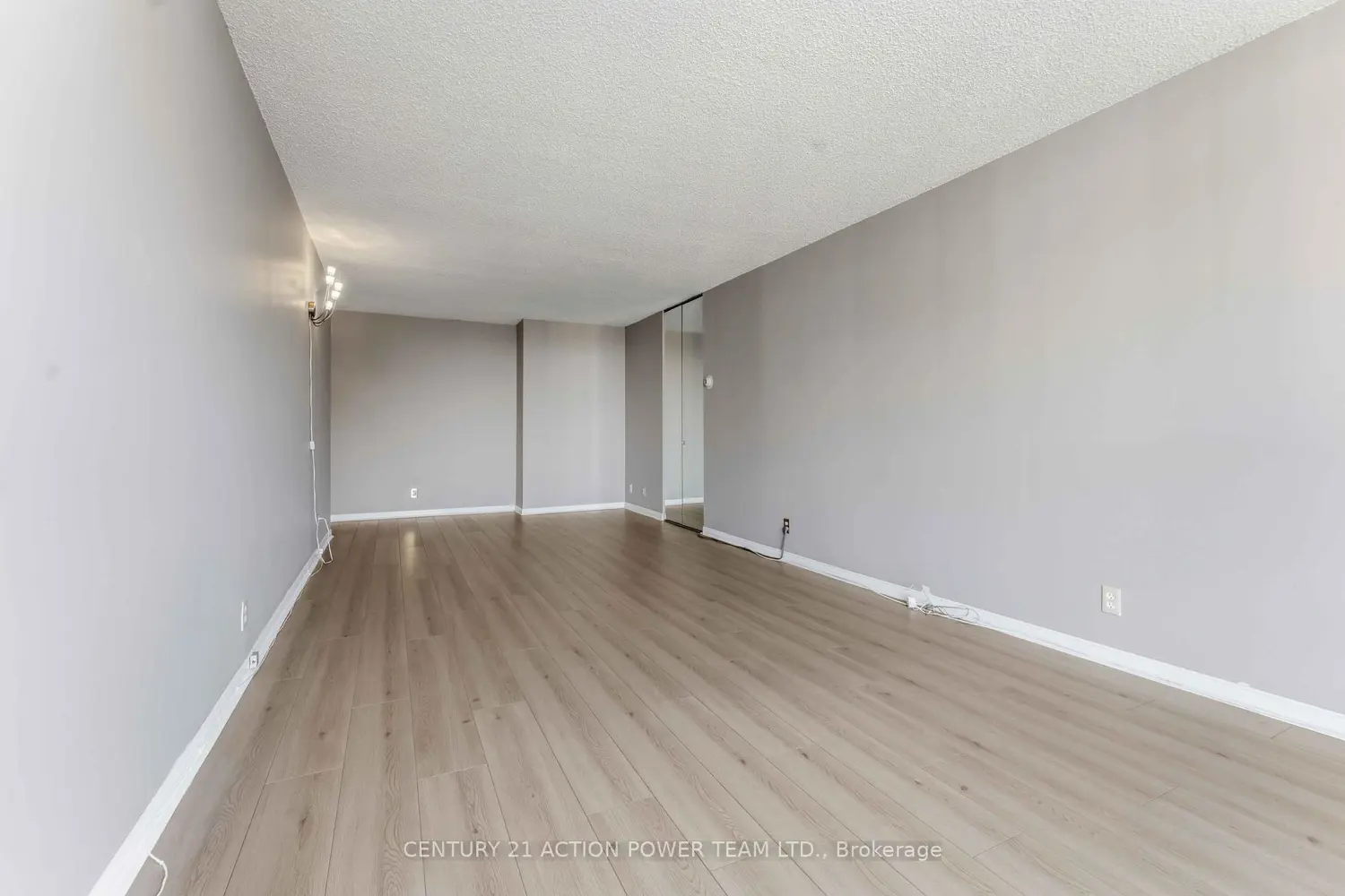 505 505 St Laurent Boulevard 903 photo 5