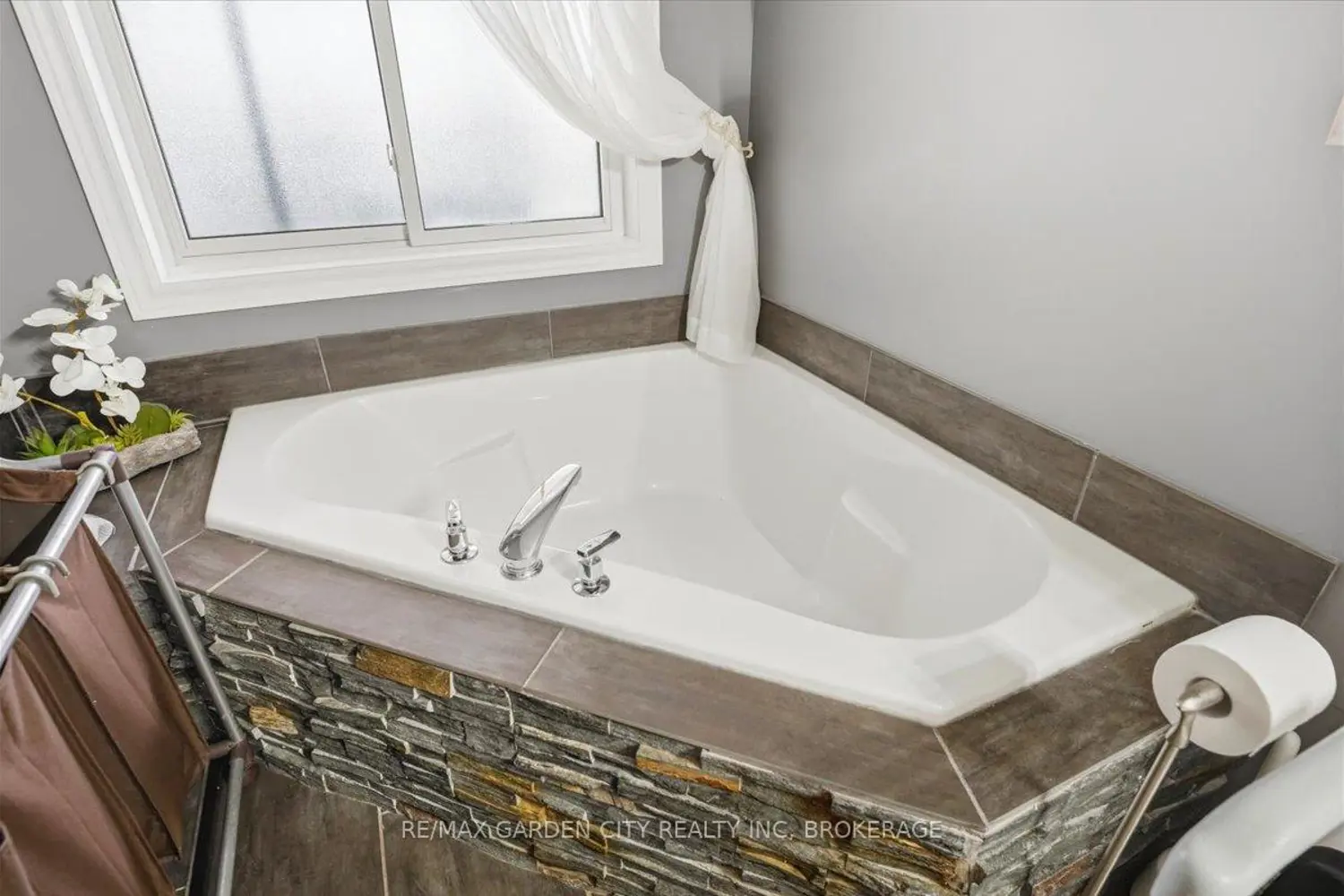 Additional image 7 of 325 Winterberry Boulevard