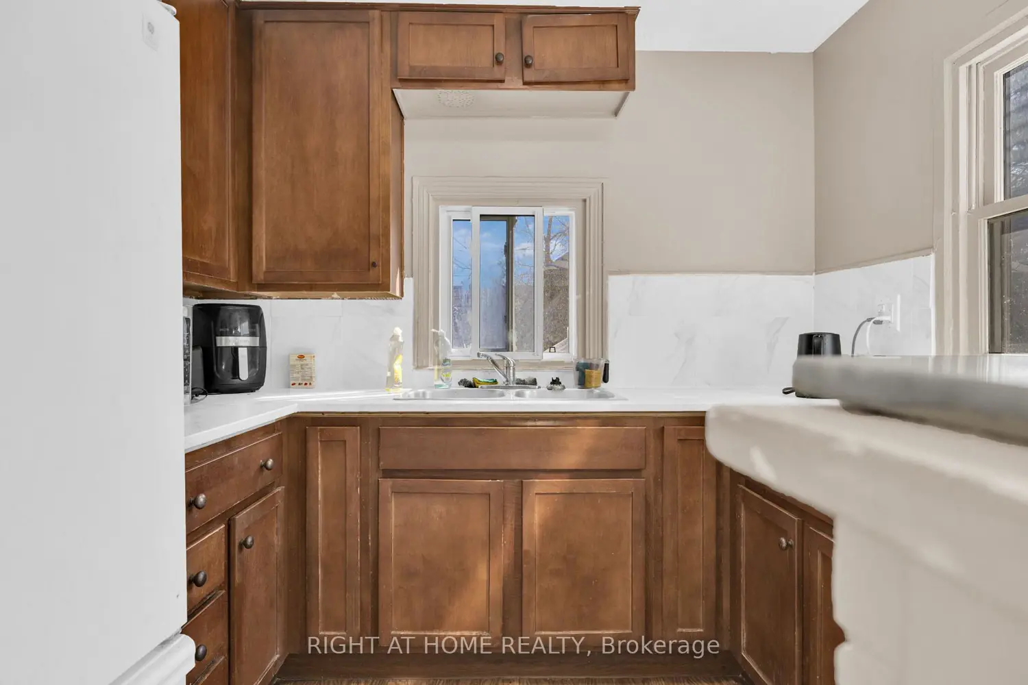 Additional image 5 of 530-532 Campbell Avenue
