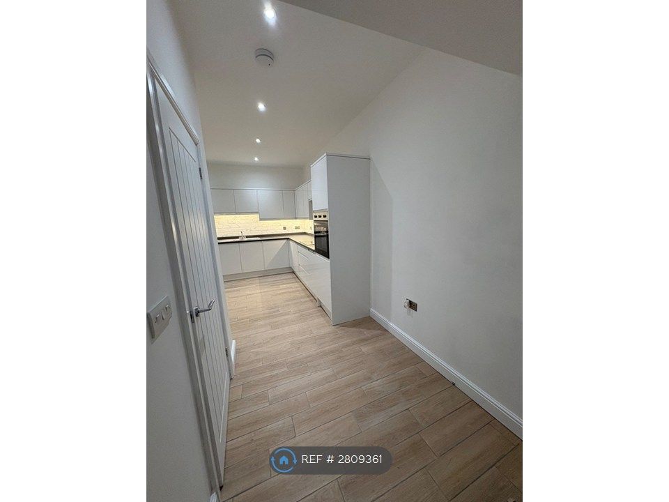 Additional image 2 of 5 bed terraced house to rentThe Walk, Ebbw Vale NP23
