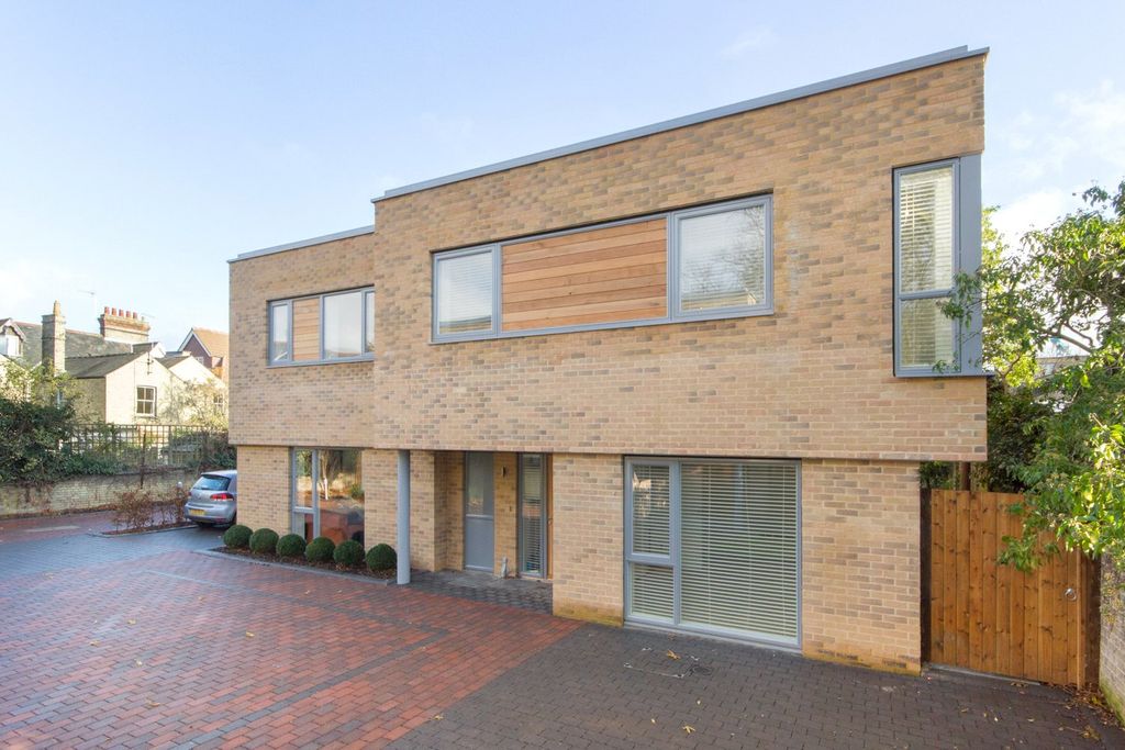 4 bed semi-detached house to rentEccleston Place, Cambridge, Cambridgeshire CB1