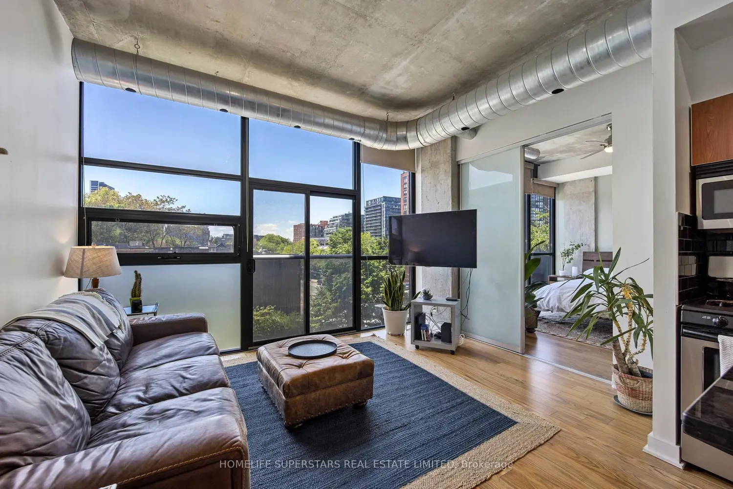 60 Bathurst Street 303 photo 2