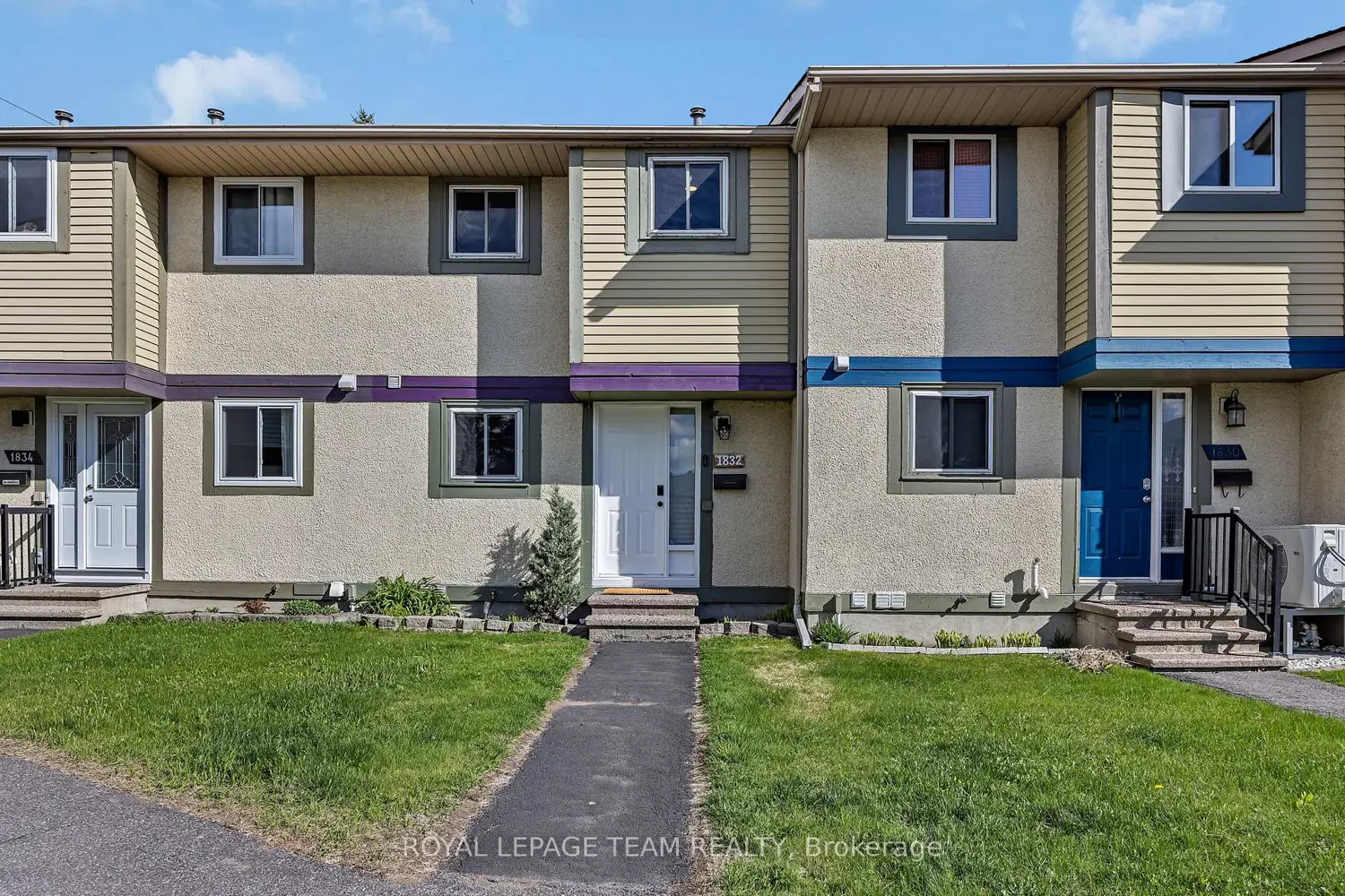1832 Stonehenge Crescent photo 2