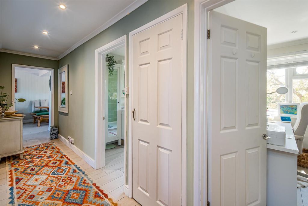 Additional image 17 of 3 bed flat for saleSeaview, Isle Of Wight PO34