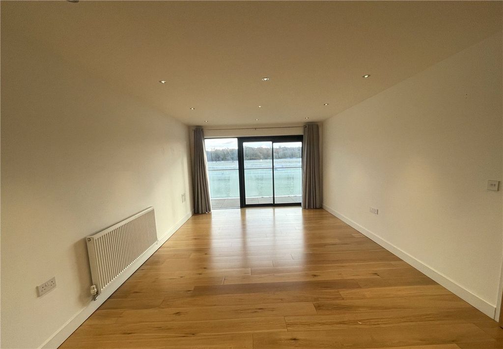 Additional image 4 of 2 bed flat to rentKingman Way, Newbury, Berkshire RG14