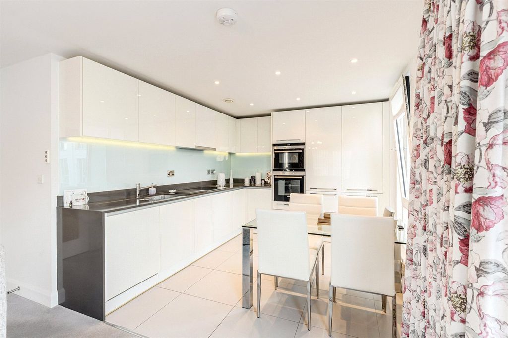 Additional image 13 of 2 bed flat to rentMarine Parade, Worthing, West Sussex BN11