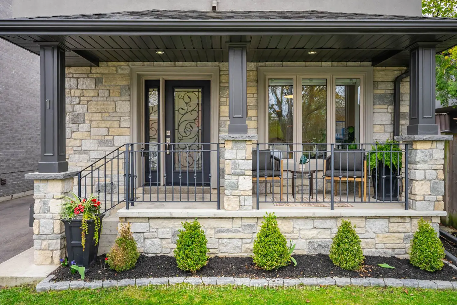 1 Ionson Boulevard
