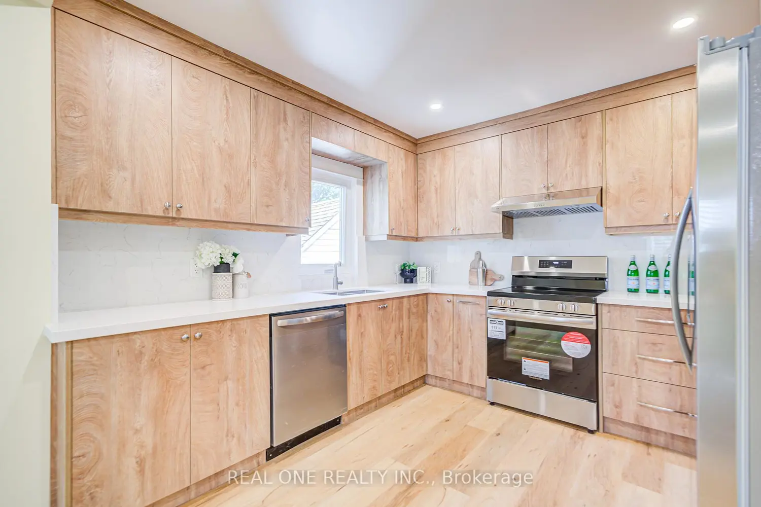 Additional image 5 of 4052 Saint James Avenue