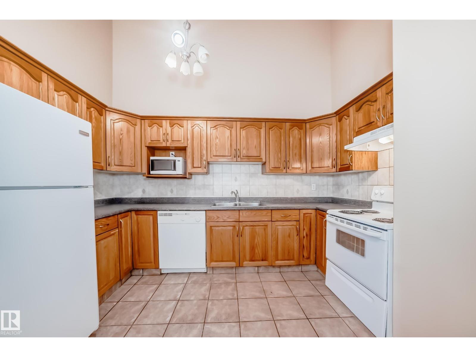 Additional image 4 of 9825 156 Street NW, Edmonton, AB, T5P2P2