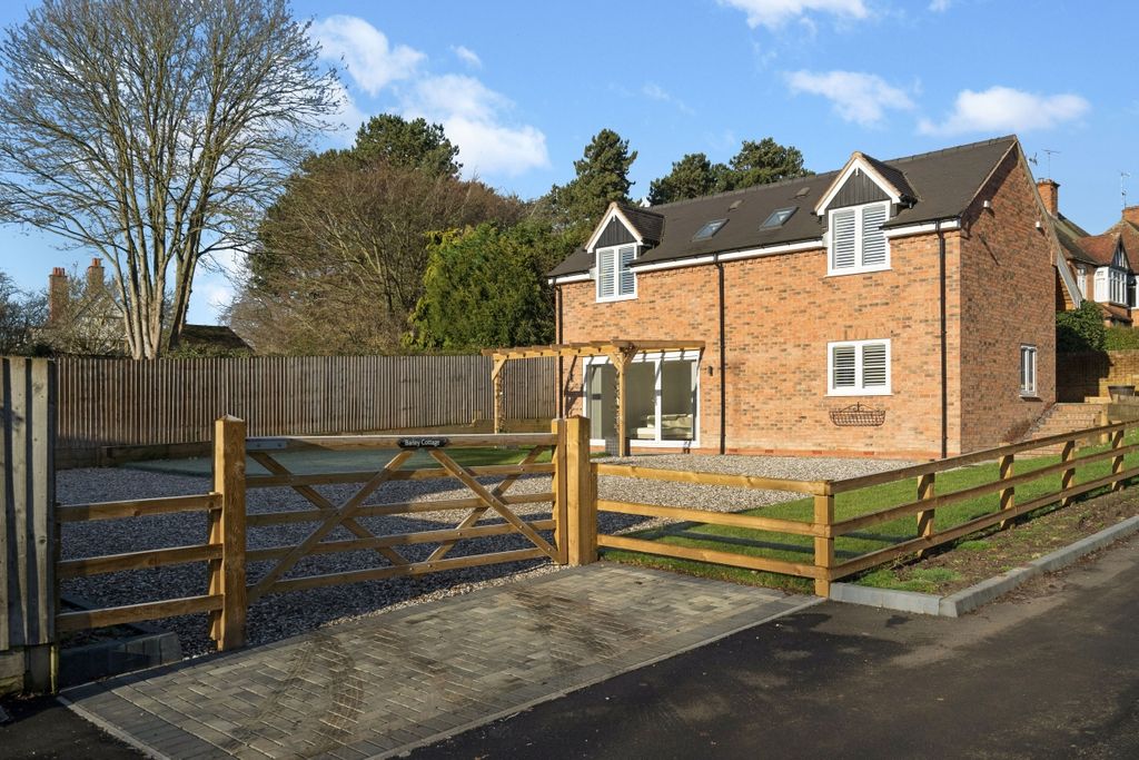 3 bed detached house to rentBarley Close, Henley-In-Arden B95