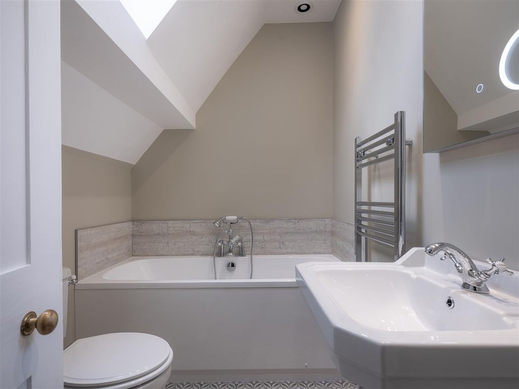 Additional image 23 of 5 bed property to rentDe Vaux Place, Salisbury SP1