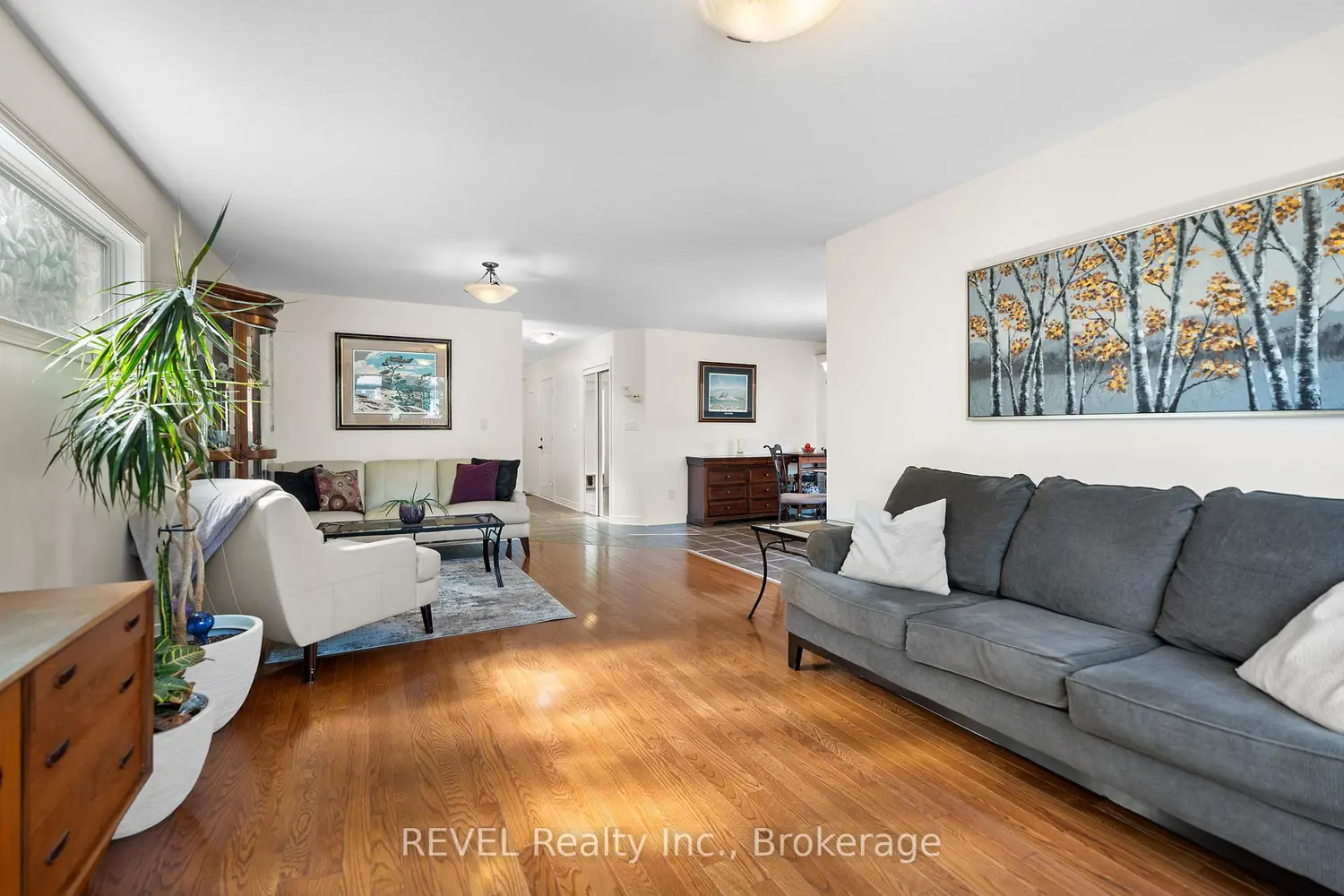 99 Loretta Drive photo 2