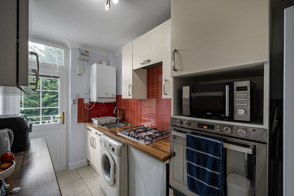 Additional image 7 of 2 bed flat for saleParkfields Road, Bridgend CF31