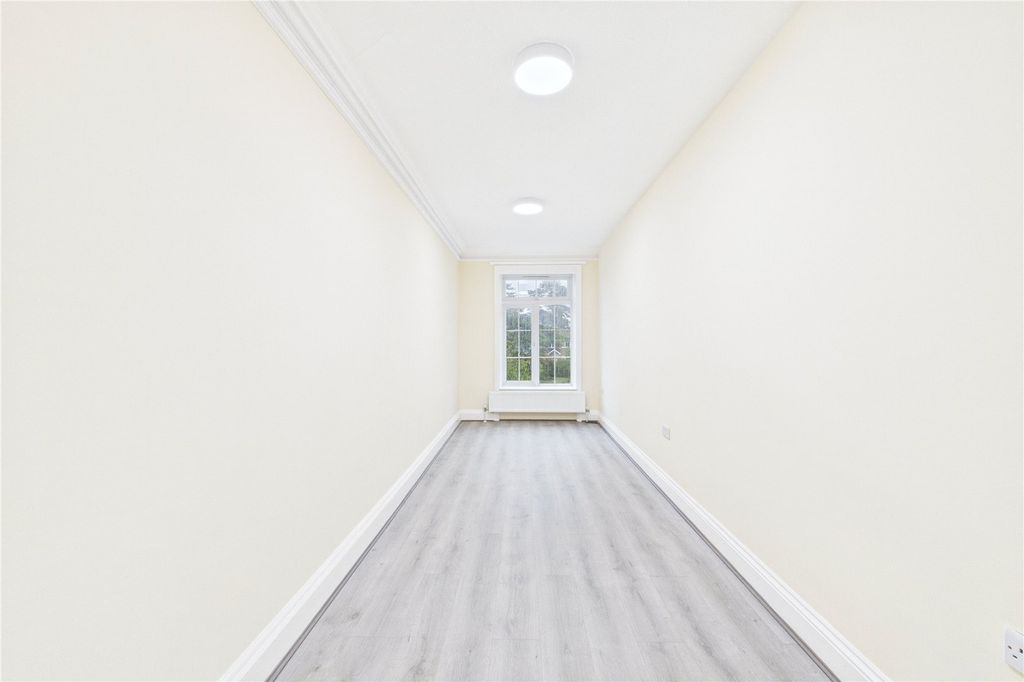 Additional image 6 of 2 bed flat to rentFlat 10, Newbury House, 237 Andover Road, Newbury, Berkshire RG14