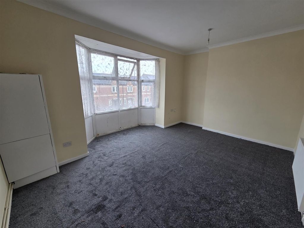 Additional image 2 of 4 bed flat to rentCommercial Road, Newport NP20