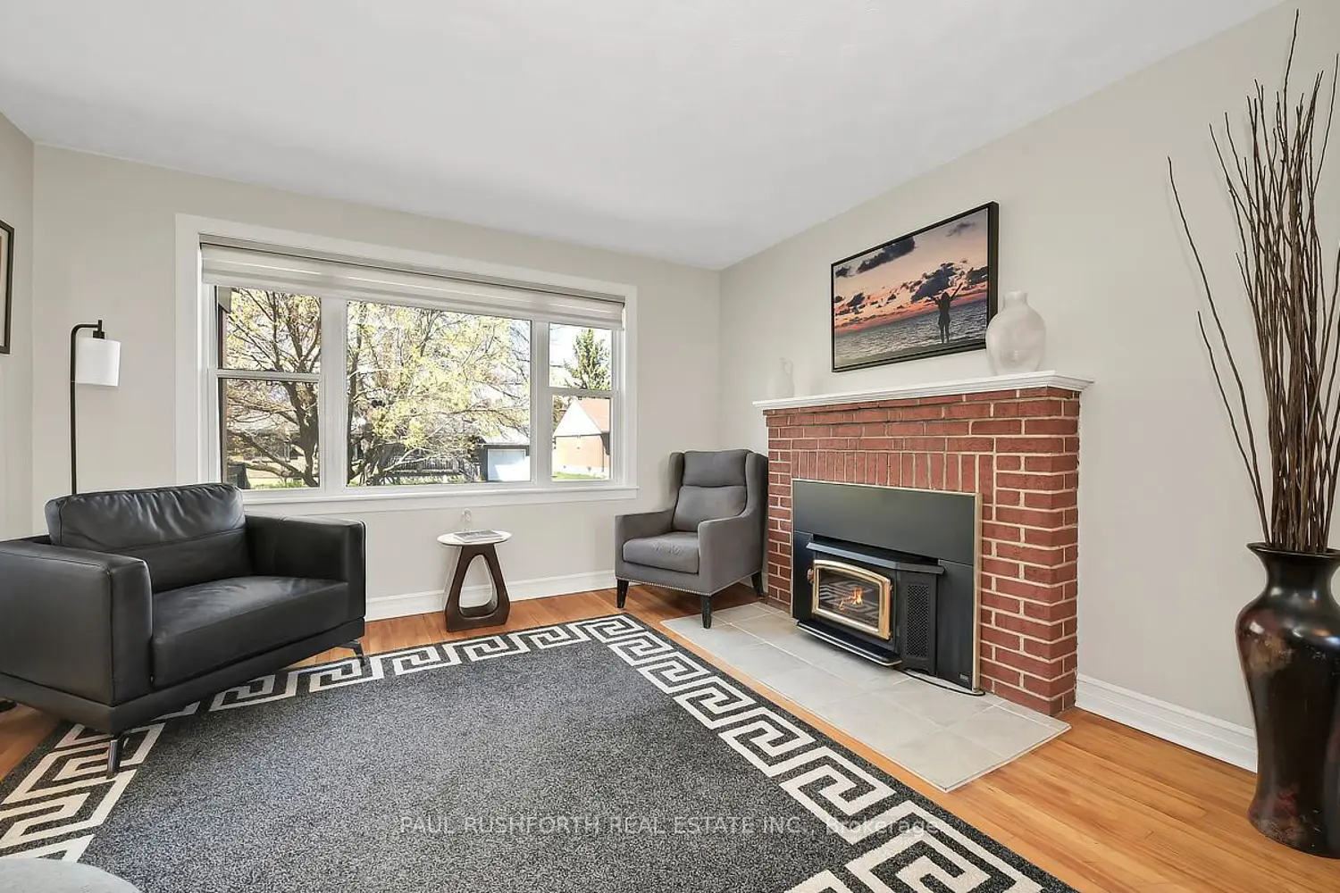1072 Richard Avenue photo 2
