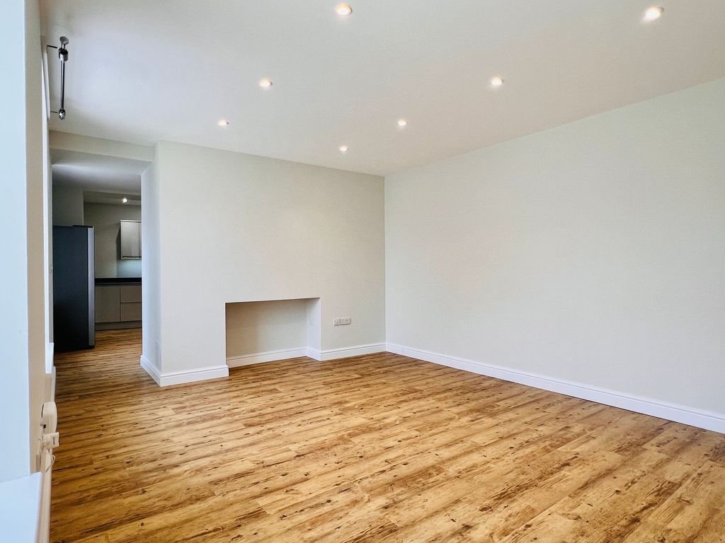 Additional image 3 of 2 bed flat to rentWindsor House, The Crescent, Taunton TA1