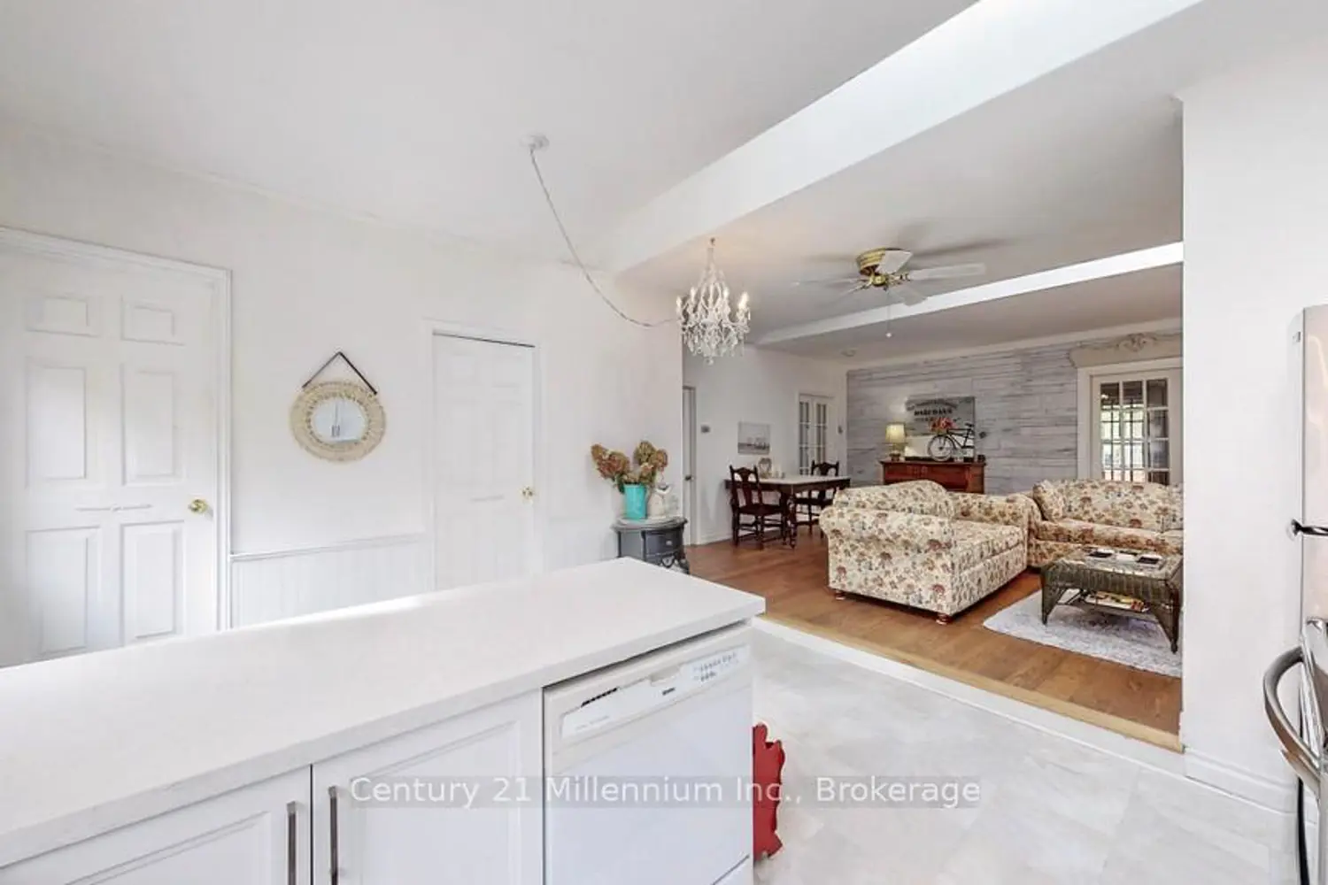 19 Hastings Avenue photo 4