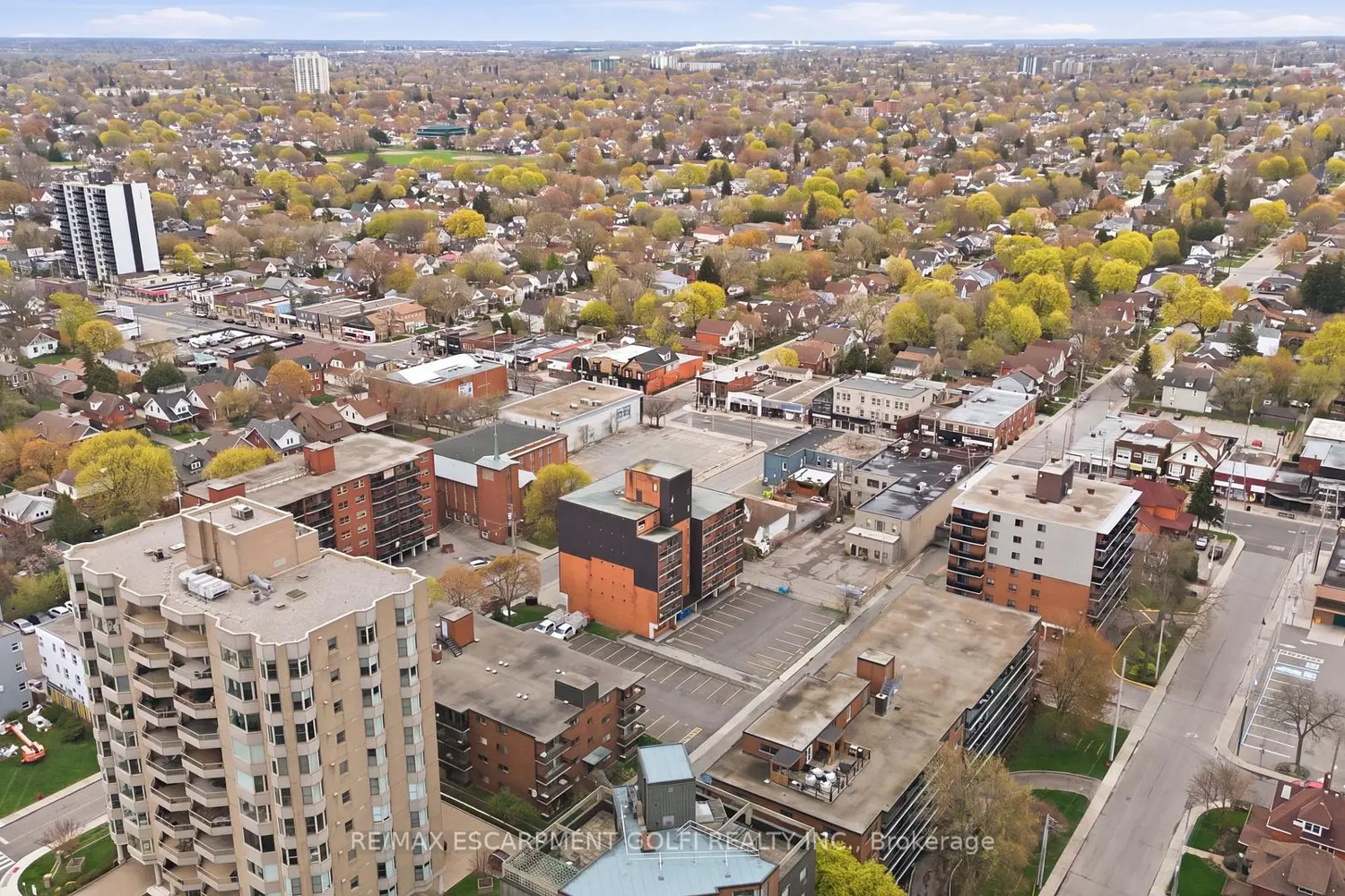 Additional image 19 of 30 Summit Avenue 303
