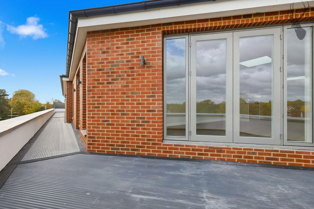 Additional image 12 of 2 bed flat for saleHigh Road, Chigwell IG7
