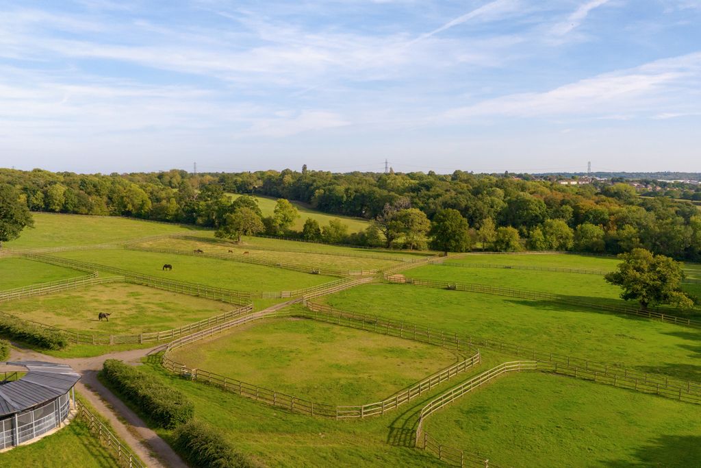 Additional image 18 of 8 bed property for saleWood Hall Lane, Radlett, Hertfordshire WD7
