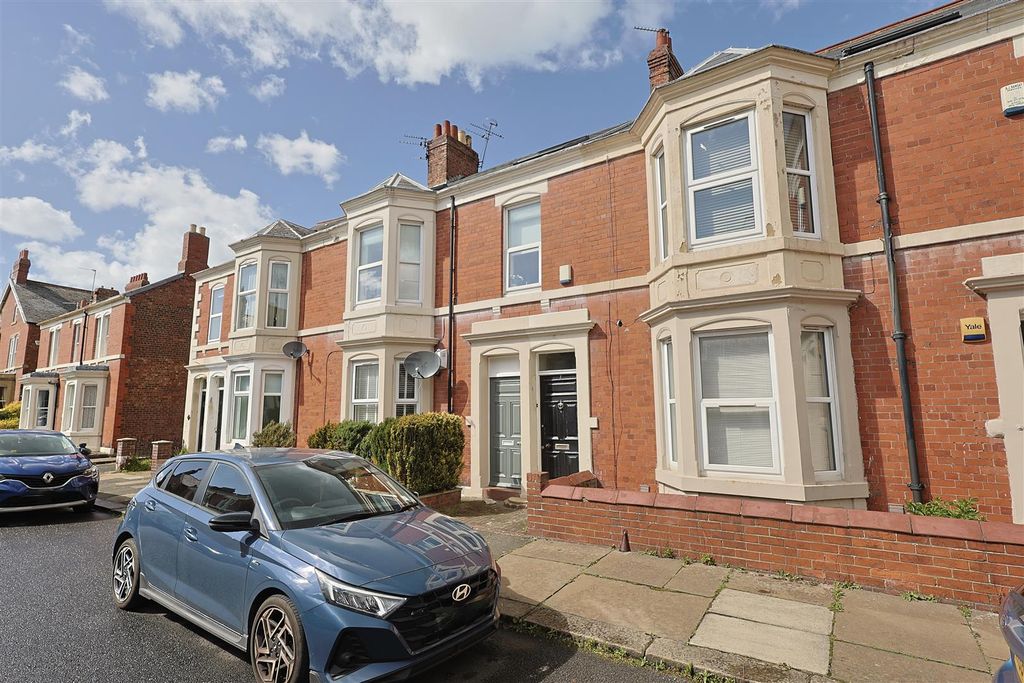 6 bed maisonette to rentHolmwood Grove, Jesmond, Newcastle Upon Tyne NE2