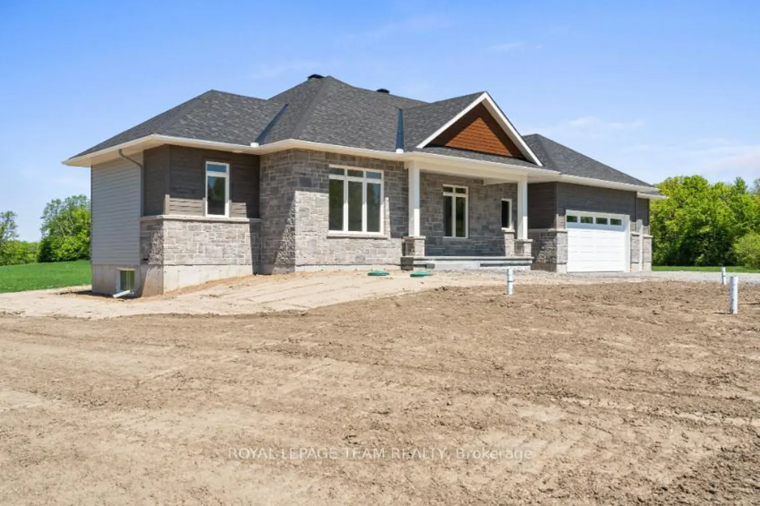 99 Hogan Drive photo 2