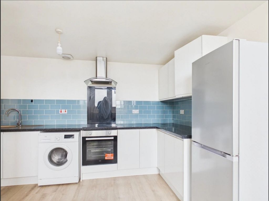 Additional image 2 of 1 bed flat to rentFlat 5, 106 Belgrave Gate, Leicester LE1