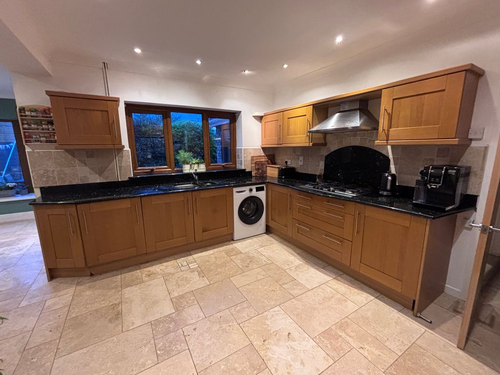 Additional image 6 of 4 bed detached house to rentAdrian Close, Porthcawl CF36