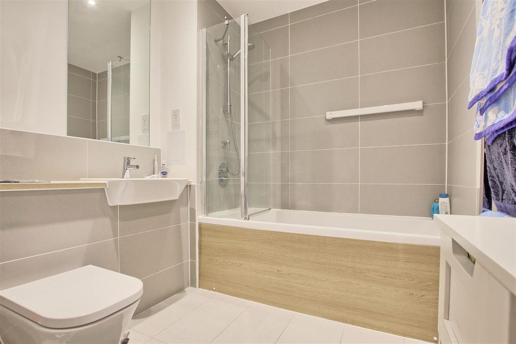 Additional image 9 of 2 bed flat for saleHering Road, Trumpington, Cambridge CB2