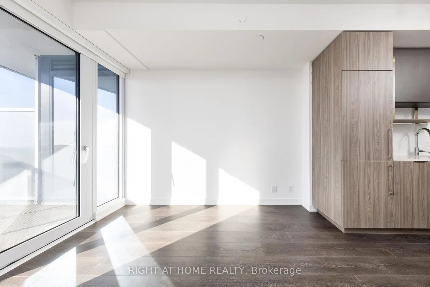 15 Holmes Avenue 2503 photo 2
