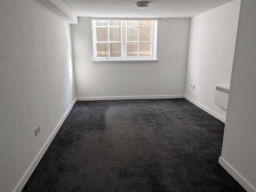Additional image 2 of 1 bed flat to rentMeyrick Street, Pembroke Dock SA72