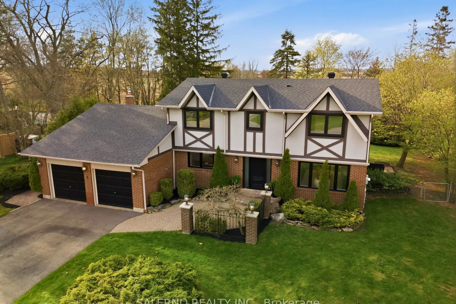 8 Simon Henry Avenue