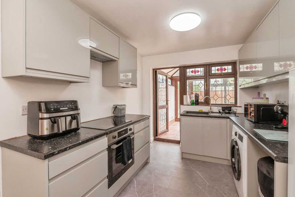 Additional image 4 of 4 bed semi-detached house for saleSandown Road, Wickford SS11