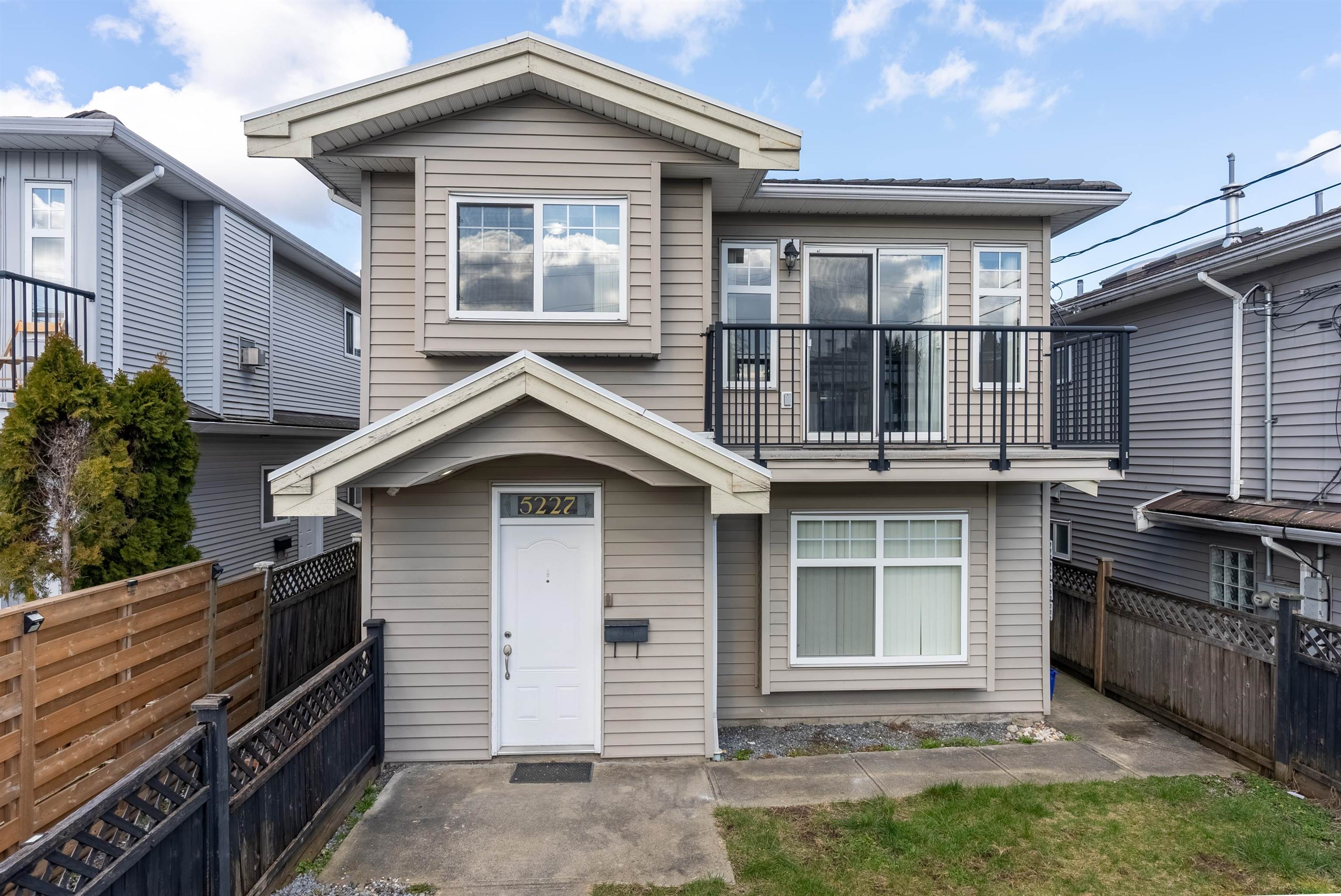 Lower-5227 Norfolk Street, Burnaby, BC, V5G 1G3