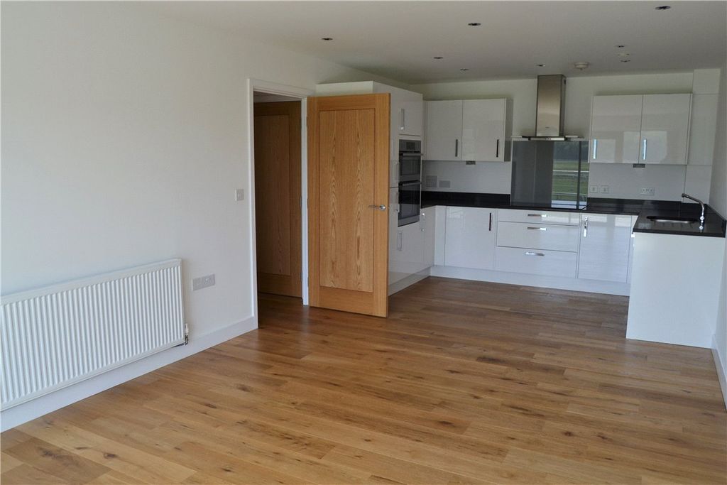 Additional image 4 of 2 bed flat to rentKingman Way, Newbury, Berkshire RG14