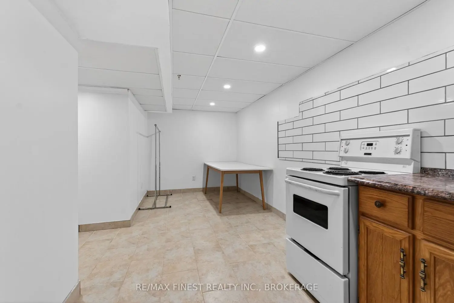 Additional image 13 of 825 Somerset Crescent