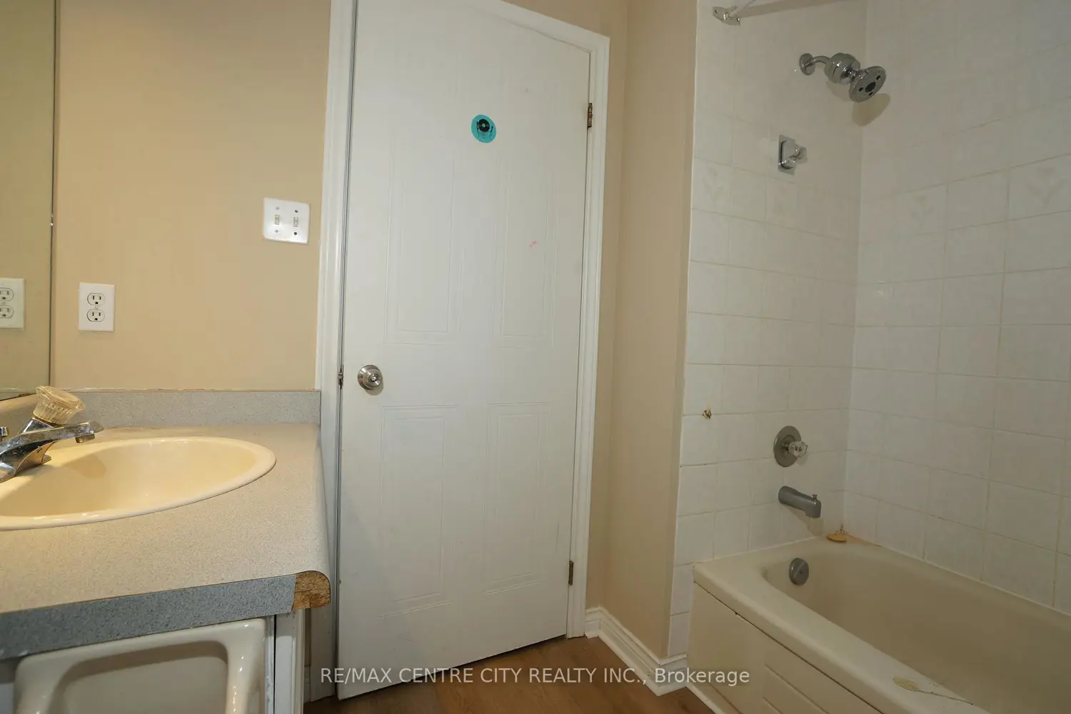 Additional image 16 of 1548 Richmond Street 31
